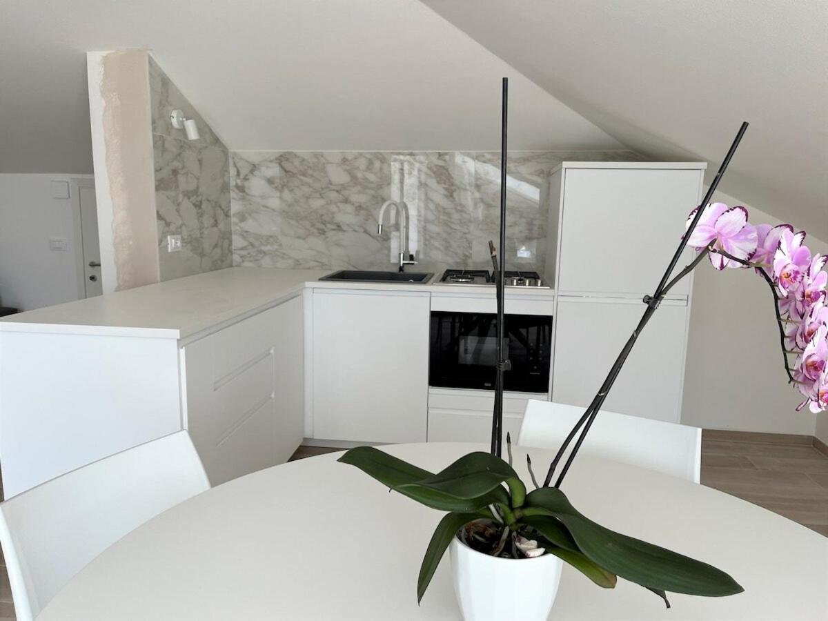 Attico Lilium Appartement Peschiera del Garda Buitenkant foto